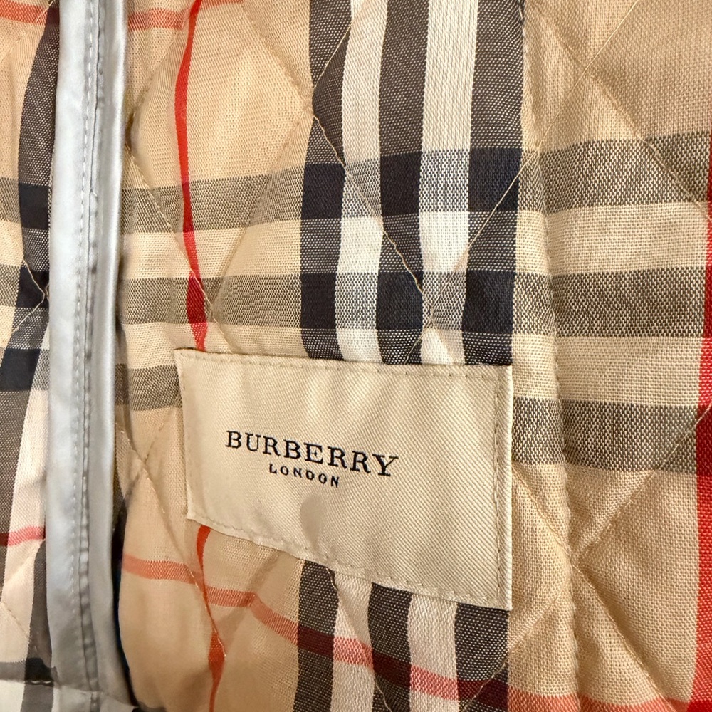 Burberry Light Gray Quilted Jacket with Iconic Plaid Lining - Picture 6 of 13